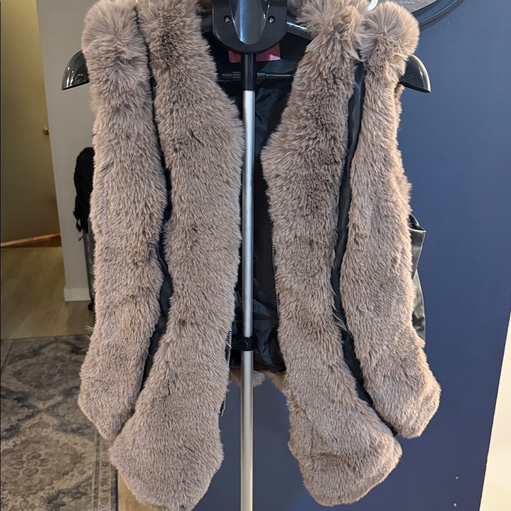 Women's Faux Fur Vest - Tan